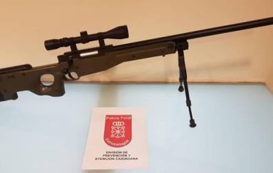 Denunciado por exhibir un fusil por la calle en Olaz y dar positivo en cannabis y alcohol