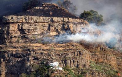 Unos 8.000 evacuados por el fuego que avanza sin control en Gran Canaria