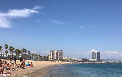 Playa de Sant Sebastià en Barcelona.
