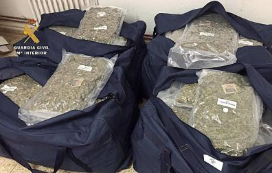 Detenida una pareja navarra con 100 kgs de hachís en un control en Huesca