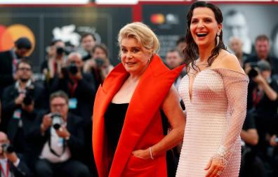 Catherine Denueve y Juliette Binoche, juntas en Venecia.