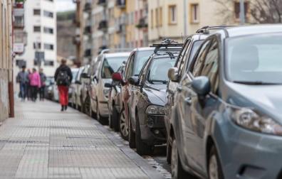 Vecinos de Burlada, “cansados” de no poder aparcar
