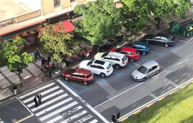 La Ordenanza vigente en Pamplona desde el 2 de agosto, prohíbe aparcar en los 5 metros previos a un paso peatonal