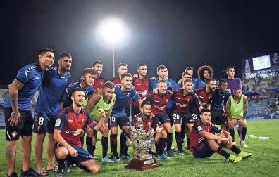 Adrián López da a Osasuna su primera carabela de plata al ganar el Trofeo Colombino