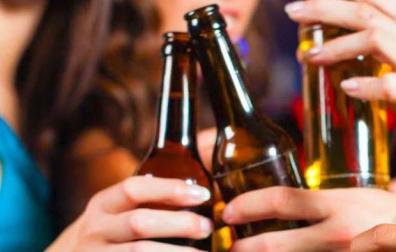 Dasalojados 21 y 50 jóvenes en dos fiestas en sendos pisos de San Juan e Iturrama