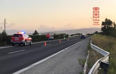 Una joven de 30 años, trasladada al CHN tras salirse de la AP- 15 en Tiebas