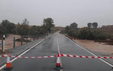 Al menos un fallecido en un coche sumergido en Granada por la gota fría