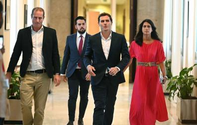 Albert Rivera y su equipo, a su salida de la reunión con Pablo Casado