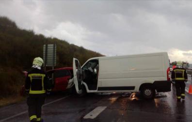 Tres heridos en un accidente de tráfico en la AP15, a la altura de Esquíroz