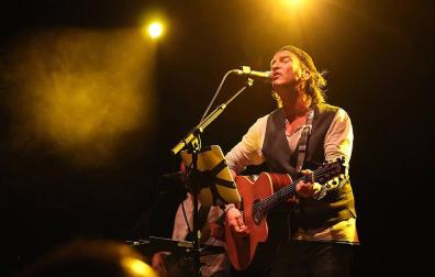 Álvaro Urquijo: "En Internet la música se regala y a los artistas les expolian"