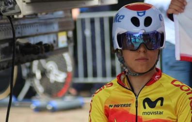 Irati Puigdefábregas, con el maillot y el caso de la selección española de ciclismo juvenil con la que compite hoy en Yorkshire.