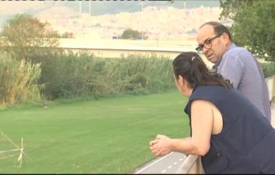 Mossos, bomberos y buzos buscan el cuerpo sin vida de un bebé al que su padre arrojó al río Besos