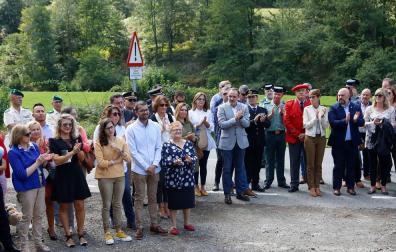 Asistentes al homenaje al cabo de la Guardia Civil Juan Carlos Beiro, asesinado por ETA hace 17 años