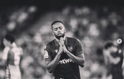 El futbolista del Levante Hernani pide perdón por su expulsión