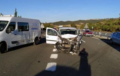 Reabierta la A-12 tras un accidente con tres heridos en Villatuerta