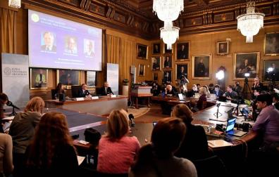 Tres científicos 'padres' de las baterías de los móviles ganan el Nobel de Química