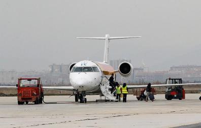 Aena pone a subasta los servicios de tierra del aeropuerto de Pamplona