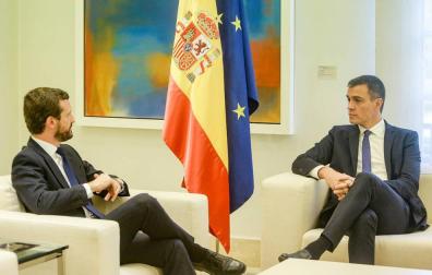 Casado pide a Sánchez que envie un requerimiento a Torra para que cumpla la ley