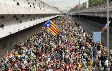 La cinco marchas independentistas colapsan las principales vías de Barcelona