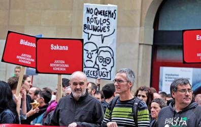 Cientos de personas piden al Gobierno foral que recurra la sentencia del euskera