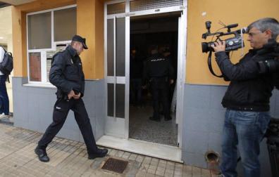 Detenido en Denia por degollar presuntamente a su expareja en presencia de su hija menor