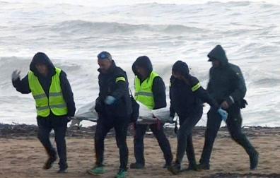 Hallado el cadáver de un hombre en la playa de Caldes d'Estrac