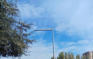 Trasladado al CHN tras volcar el coche que conducía en Pamplona
