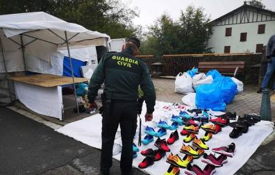 La Guardia Civil se incauta de 173 pares de zapatillas falsificadas en Elizondo