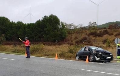 Dos heridas leves en una colisión por alcance en Olite