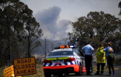 Más de 70 incendios forestales siguen activos y causan muertes en Australia