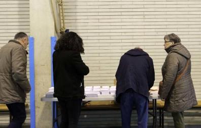 Los navarros votan en unas elecciones que obligarán a los partidos a ponerse de acuerdo