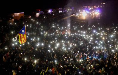 Los independentistas colapsan la AP-7 (Girona), la A-8 (Irún) y Barcelona
