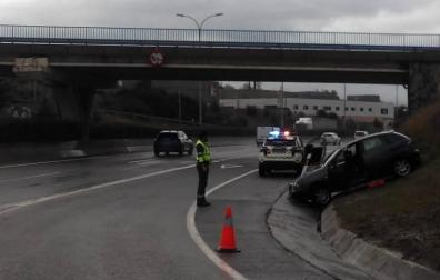 Herida leve en una colisión entre tres vehículos en la PA-34, en Aizoain