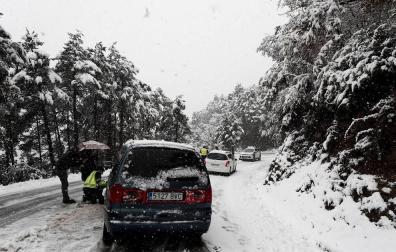 La nieve ha vuelto a Navarra en las últimas horas. La cota subirá en las próximas horas hasta los 1.200/1.000 metros.