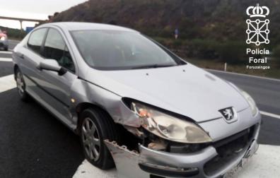 Accidente sin heridos entre un coche y un camión en la AP15 a la altura de Pueyo