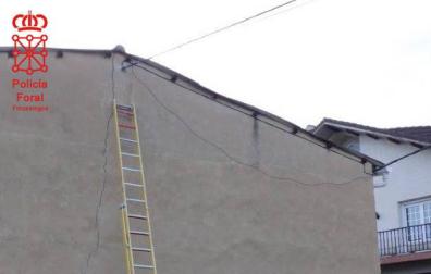 Herido grave tras caer de una altura de seis metros mientras trabajaba en Allo