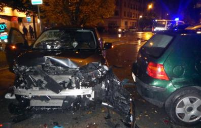 Da positivo en alcohol y drogas tras chocar contra cinco vehículos en San Juan