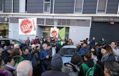 Ejecutado el desahucio de una pareja con 4 hijos en Lezkairu pese a las protestas