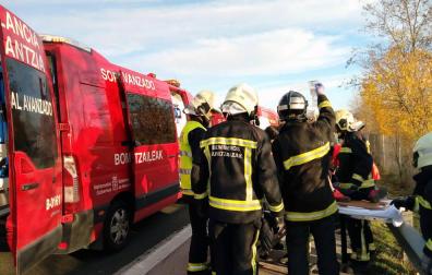 Heridos un hombre y un niño que viajaban en moto por la AP-15 en Orkoien