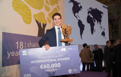 El navarro Juan Abascal, tras recibir Premio everis 2019.