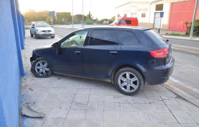 El vehículo accidentado en Peralta.