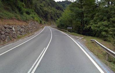 Heridos dos jóvenes en una colisión en la N-121-B, en Baztan
