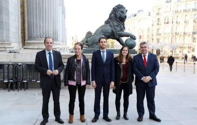 Navarra Suma y PSN discrepan sobre la estabilidad del Gobierno de Sánchez