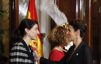 El Congreso ha acogido este viernes, 6 de diciembre, el acto central del cuadragésimo primer aniversario de la aprobación en referéndum de la Constitución de 1978, una ceremonia en la que se han estrenado sus anfitrionas, las presidentas del Congreso, Meritxell Batet, y del Senado, Pilar Llop, así como parlamentarios elegidos por primera vez el 28 de abril o el 10 de noviembre y presidentes autonómicos que apenas llevan medio año en el cargo.