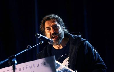 Javier Bardem llama estúpidos a Trump y a Almeida