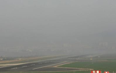 La niebla obliga a desviar al aeropuerto de Loiu un vuelo entre Madrid y Pamplona
