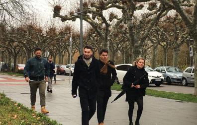 Los exjugadores de La Arandina llegan a la Audiencia de Burgos junto con la defensora de uno de ellos