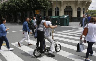 Las infracciones al desplazarse en un vehículo de movilidad personal son frecuentes en la ciudad.