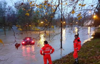 Recatado en Pamplona cuando intentaba circular por una zona inundada
