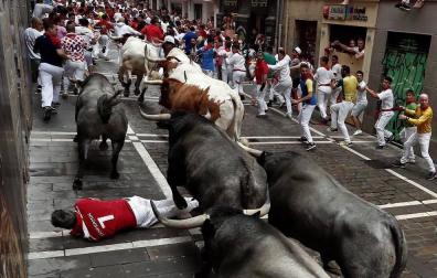 Velocidad y cabestros atléticos, las peculiaridades de unos encierros envueltos en polémica